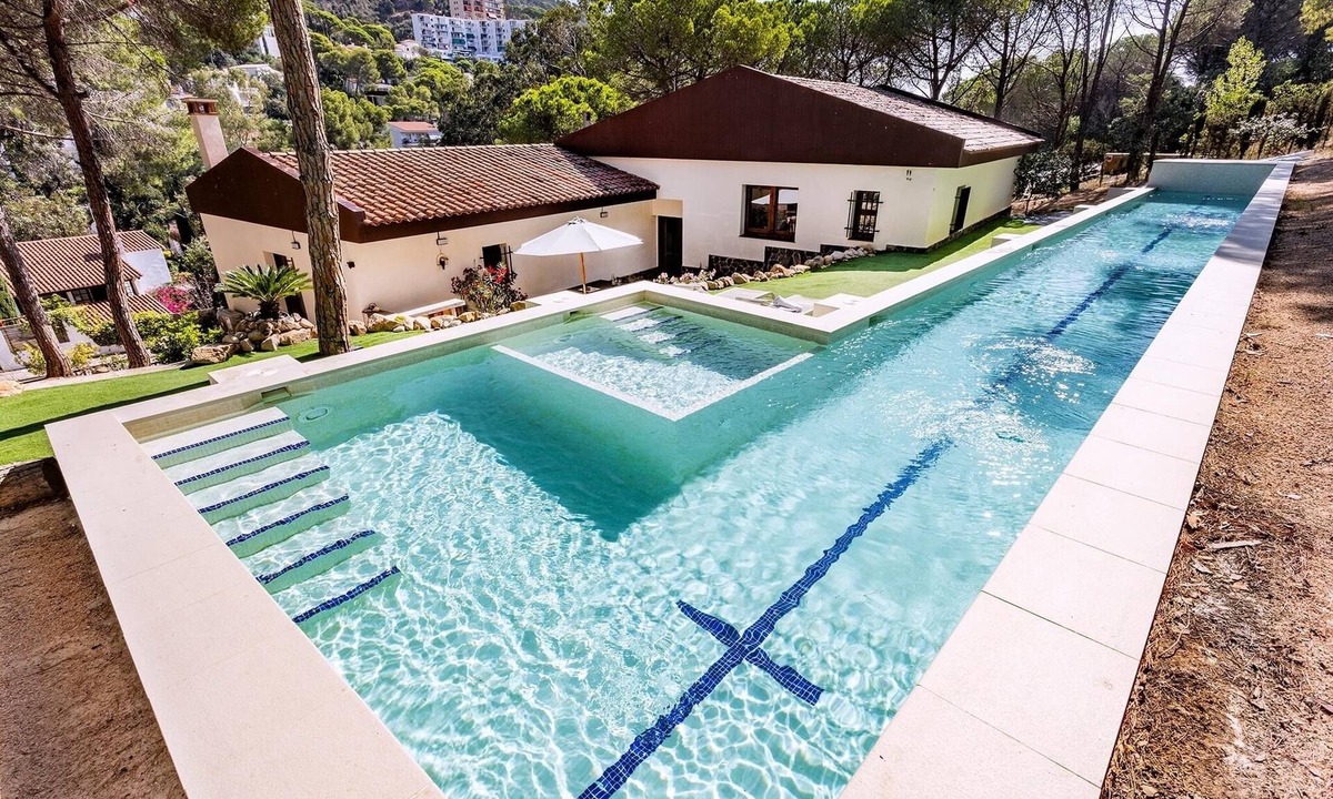 Canyet de Mar Villa | Costa Brava Luxury Villa for 10 | 25m Lap Pool, Gym, Walk to Beach