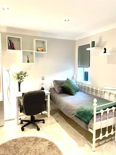 Pinner House | Costa del Pinner