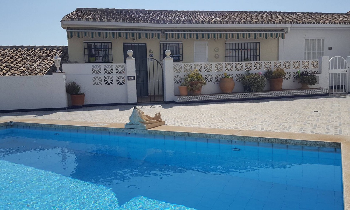 El Faro Ski Chalet | costabonita. Beachfront villa with all the amenities