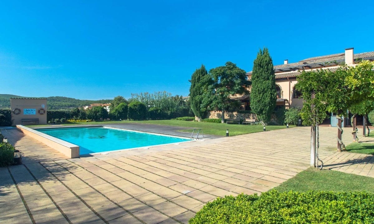 Albons Apartment | Costabravaforrent Segalar 3, für 6, Gemeinschaftspool by Interhome