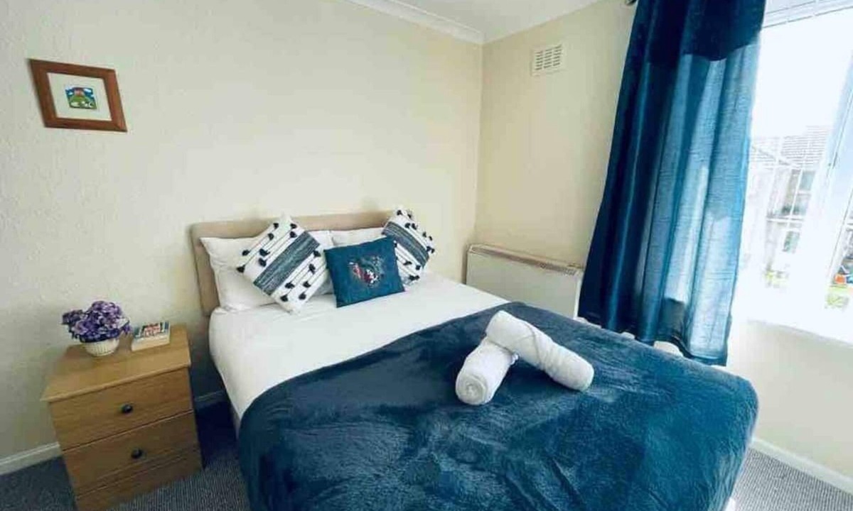 St Neots Apartment | Cosy 1st Floor Flatn