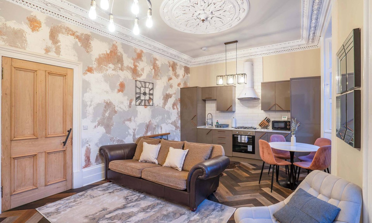 Arniston Apartment | Cosy 2-Bed Flat with Free Parking-by Holiday Homes