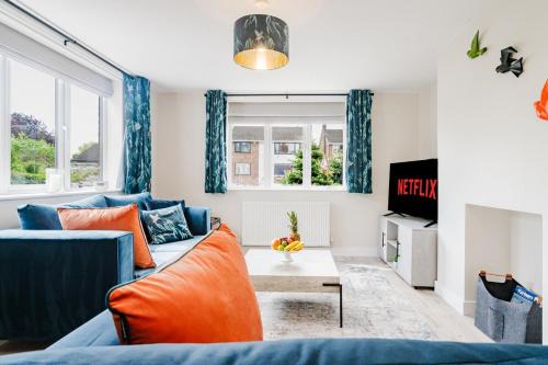 Rossington House | Cosy 2BR Cottage With Free Parking