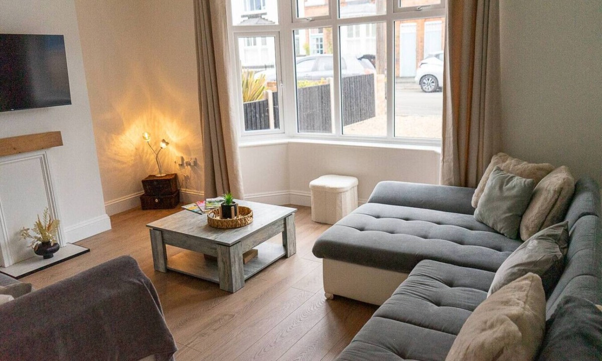 Wigston House | Cosy 2BR House | Space Centre | Free Parking