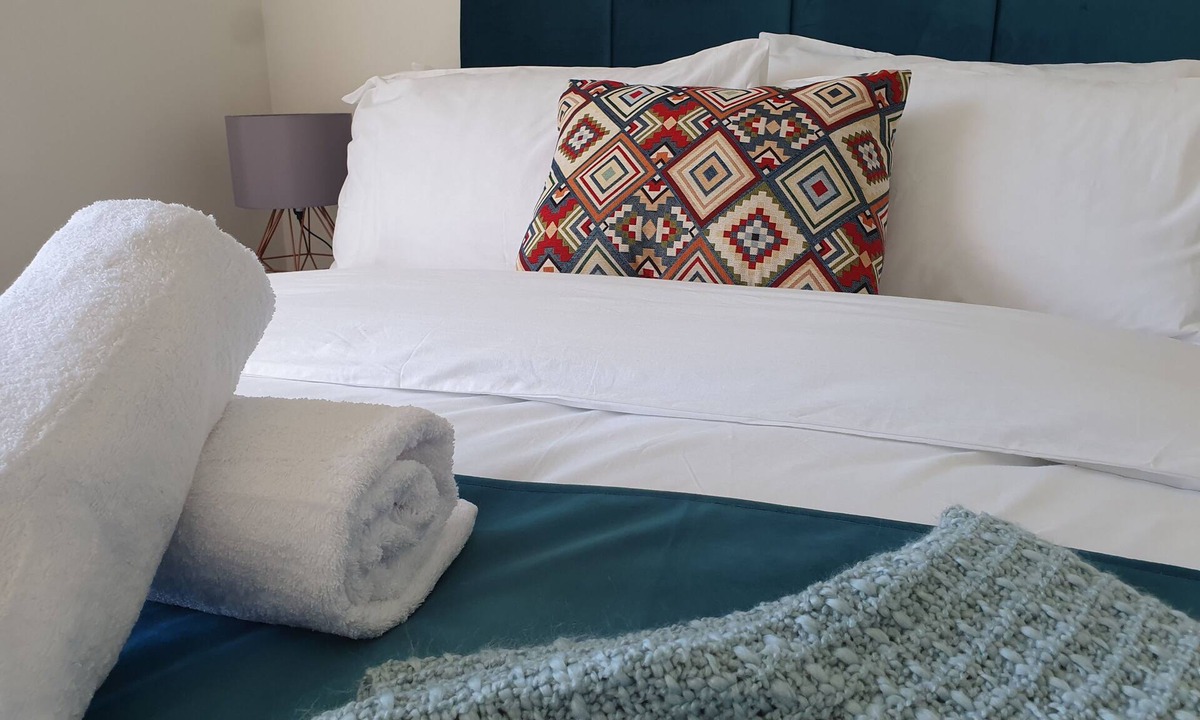 Pendlebury House | Cosy 3 bedroom house