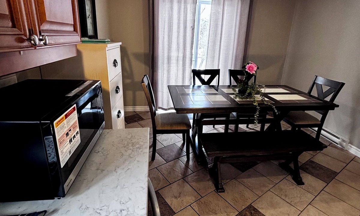 Saint-Lambert Apartment | Cosy 3BDR 5 min from Montreal