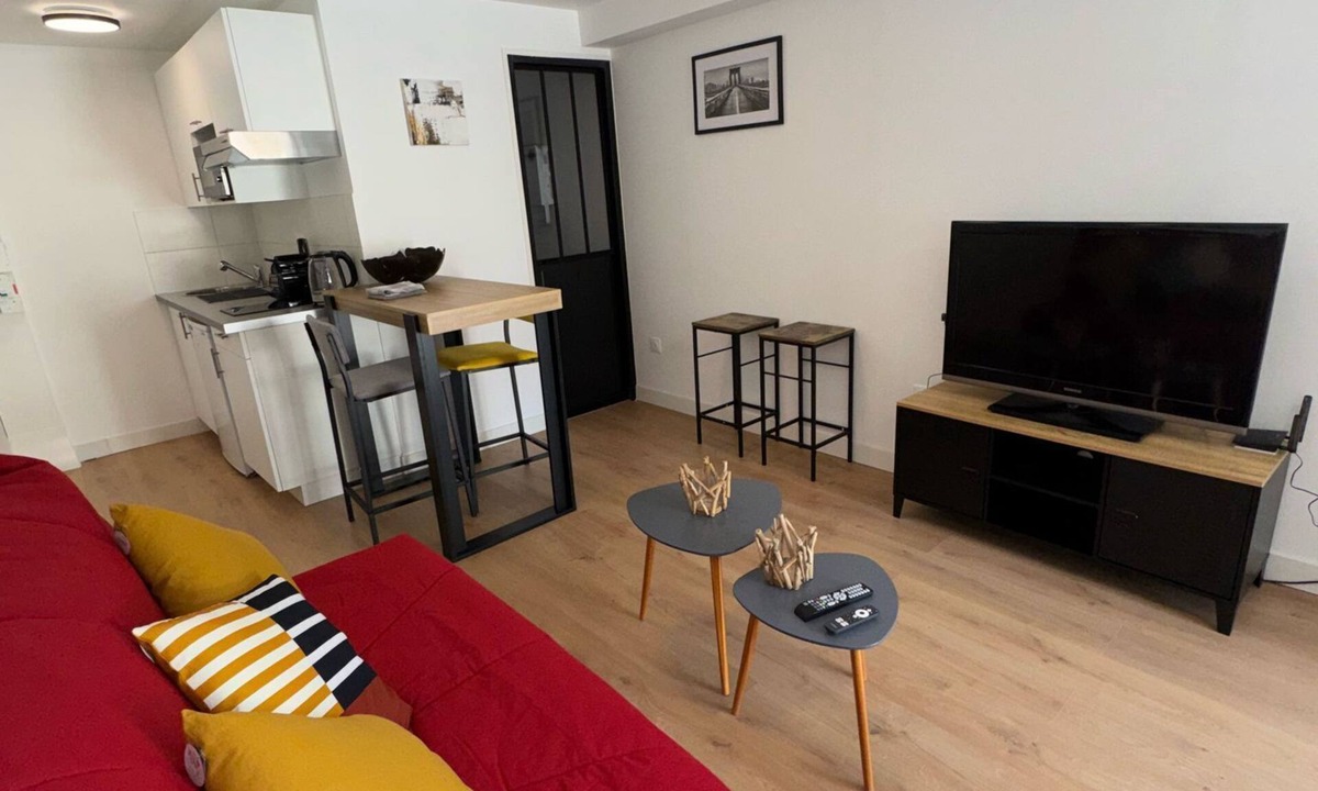 Poitiers Apartment | Cosy accommodation close to station/centre/Blossac