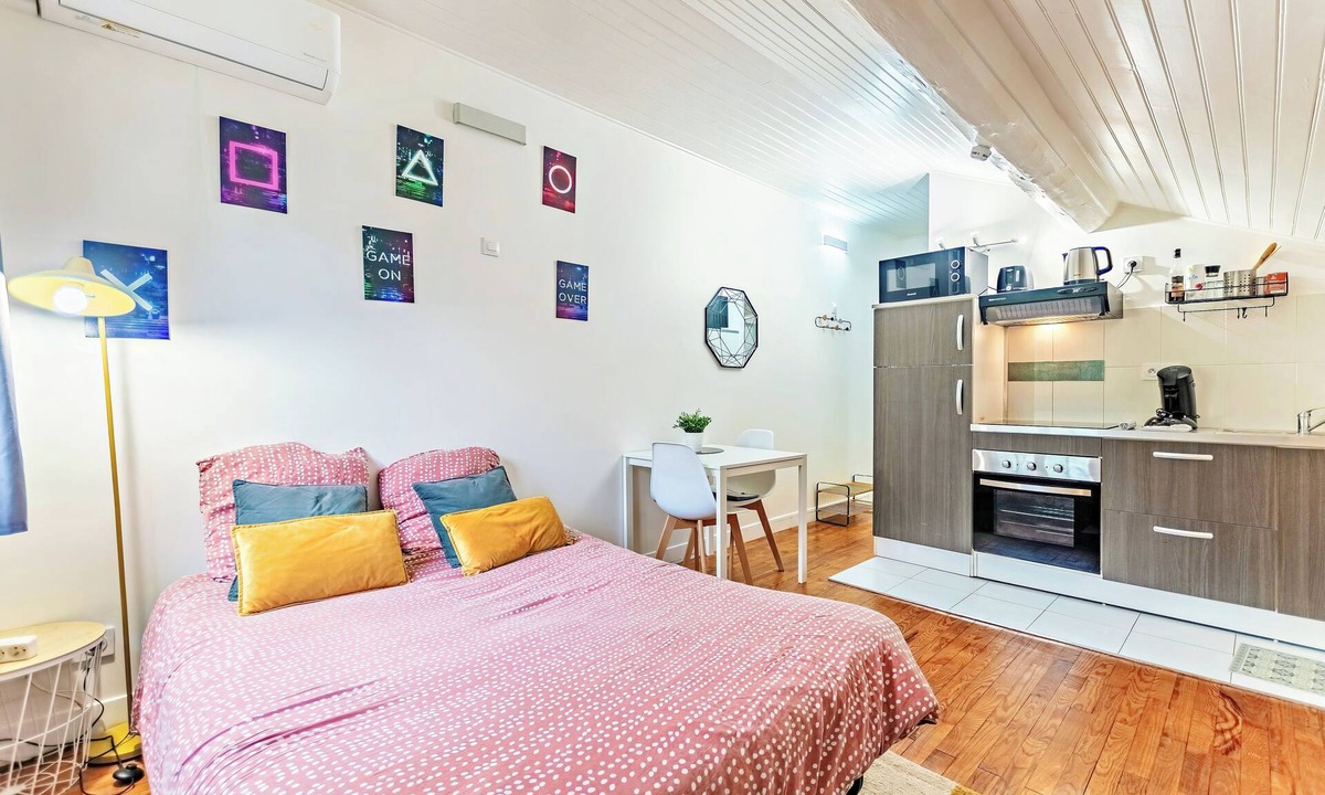 Gorge de Loup Apartment | Cosy air-conditioned studio with secure parking