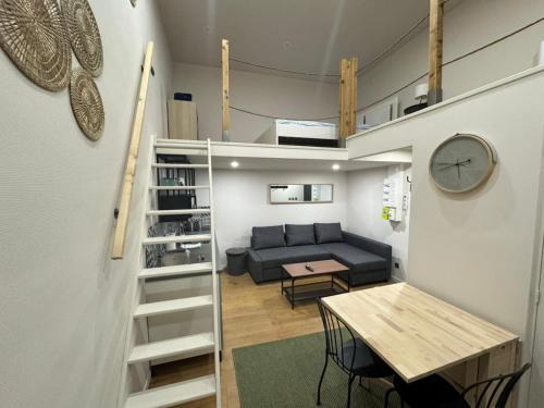 7th Arrondissement Apartment | Cosy air-conditioned studio terrace