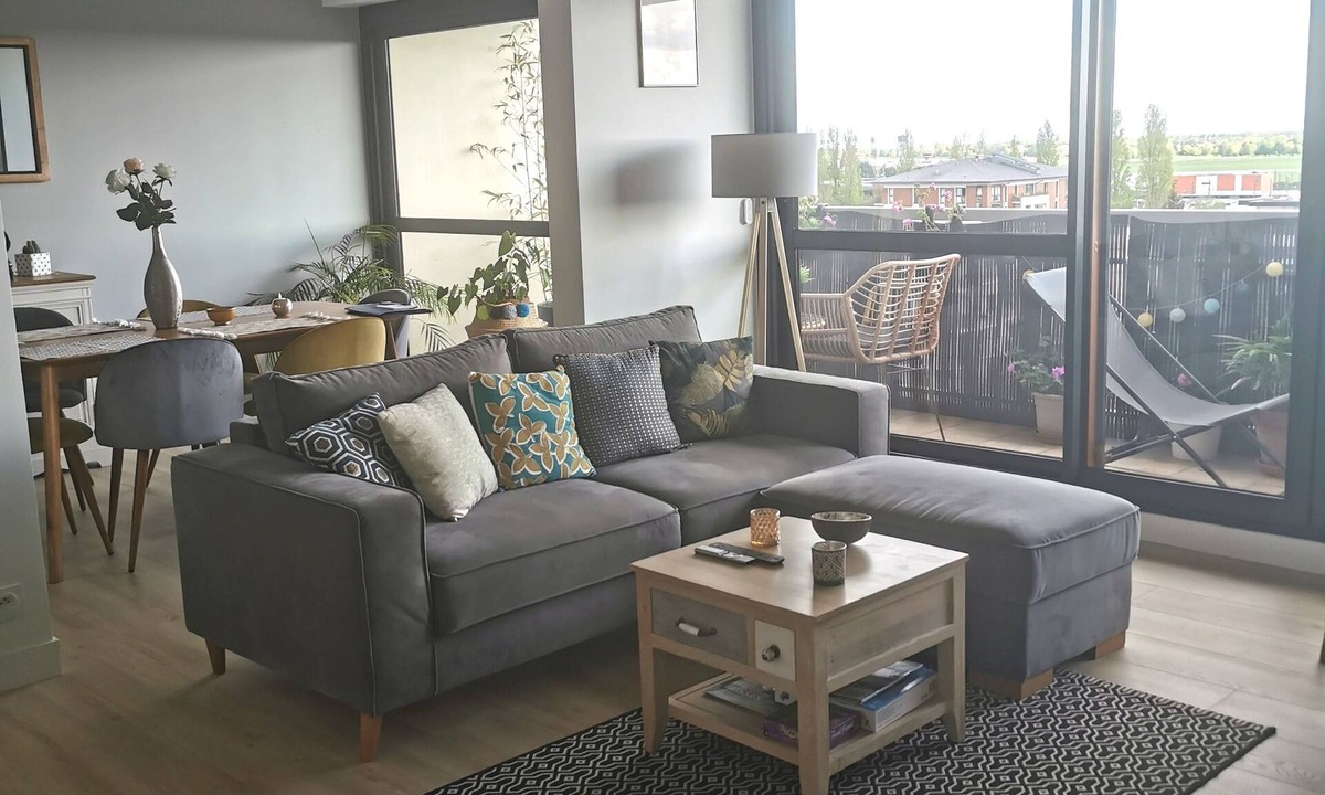 Velizy-Villacoublay Bed & Breakfast | Cosy and calm room - near Versailles and tramway