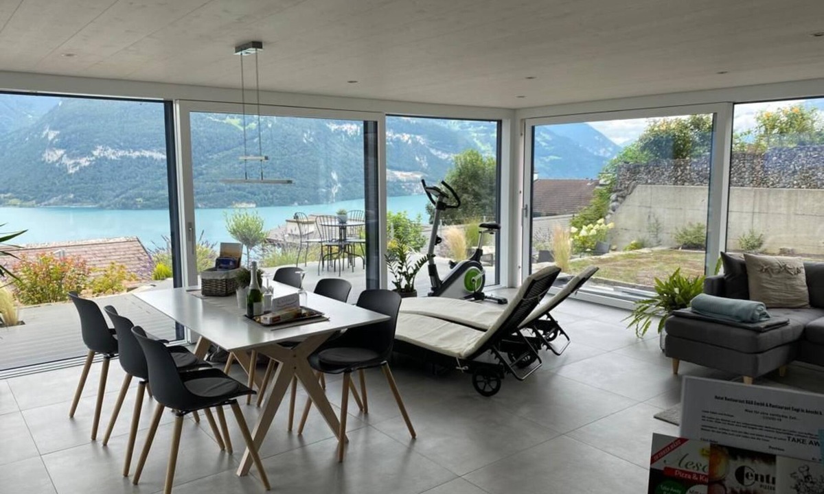 Krattigen Apartment | Cosy and modern flat with panoramic views