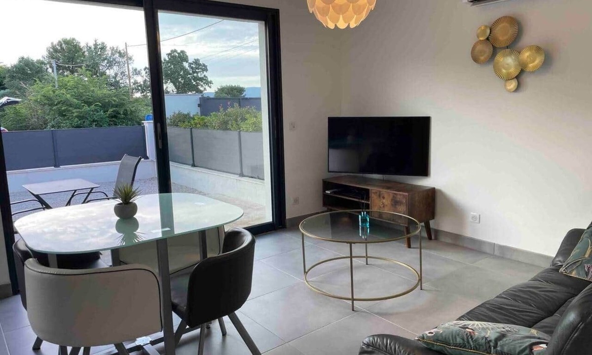 Le Puy-Sainte-Reparade Apartment | Cosy apartment with terrace