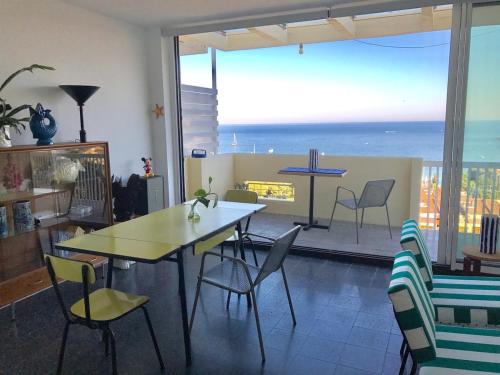 Sant Feliu de Guixols Apartment | Cosy apartment with fabulous SEA VIEWS 70's style