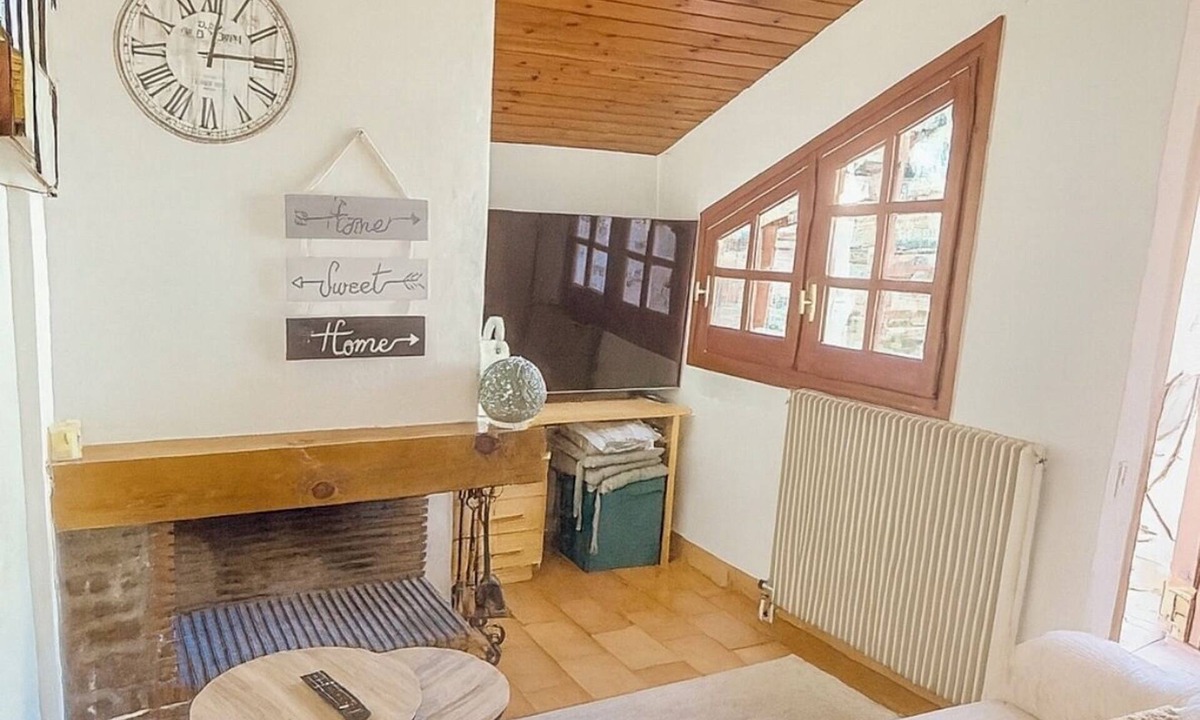 Mas de Ribafeta Apartment | Cosy apartment, terrace, parking and ski room
