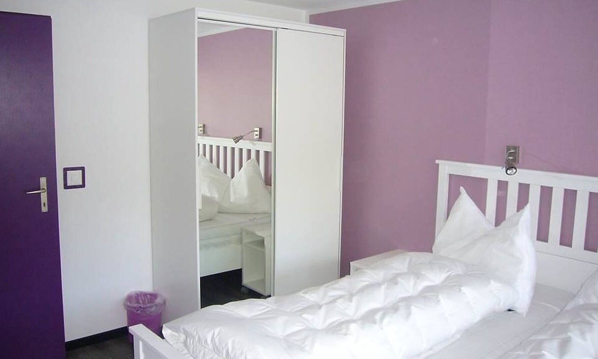 Saas Almagell Apartment | Cosy apartment for 7 people with TV, balcony, pets allowed and parking