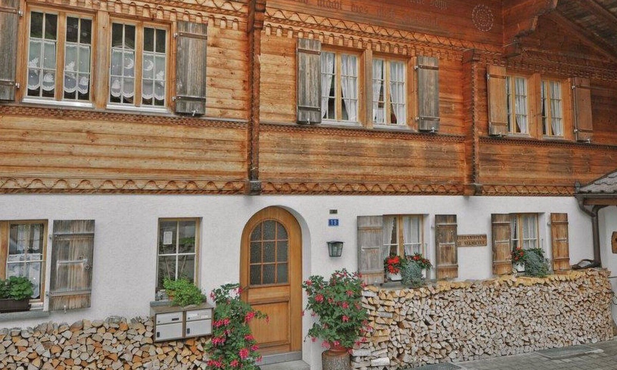 Frutigen Apartment | Cosy apartment for 2 guests with WIFI, TV, balcony and parking