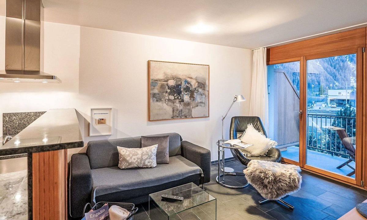 Samedan Apartment | Cosy apartment for 2 guests with WIFI, TV, balcony and pets allowed