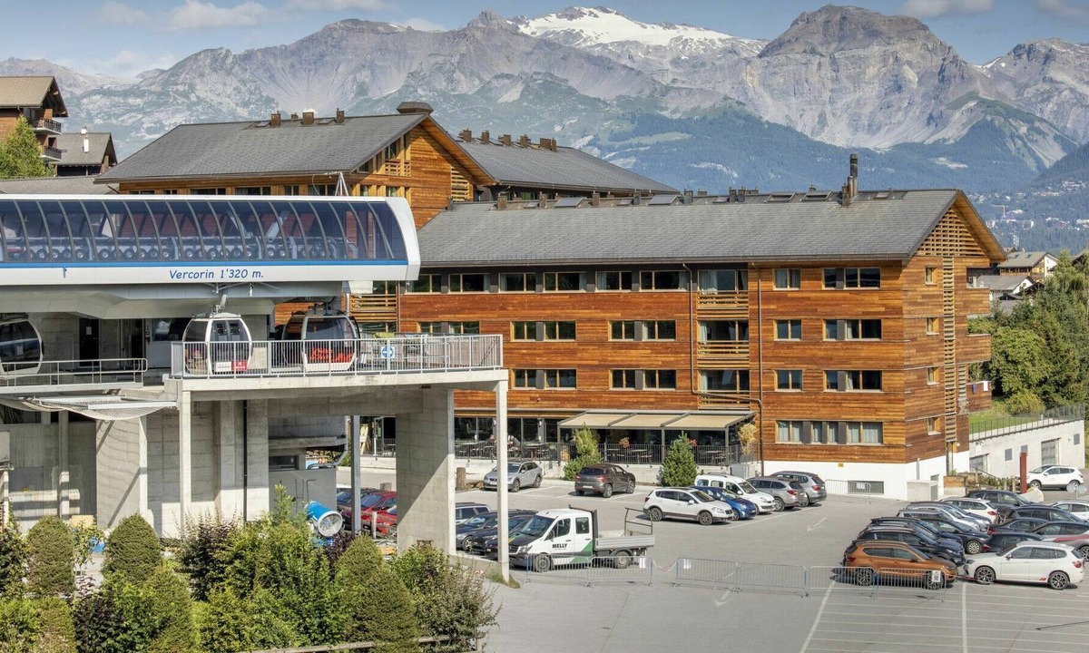Vercorin Apartment | Cosy apartment for 2 guests with hot tub, WIFI, TV, pets allowed and parking