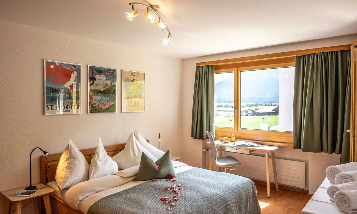Samedan Apartment | Cosy apartment for 3 people with WIFI, TV, terrace, pets allowed and panoramic view