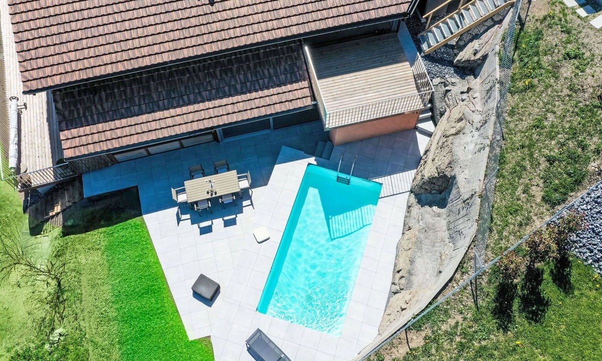 Collombey-Muraz Apartment | Cosy apartment for 4 guests with WIFI, pool, TV, terrace, pets allowed and panoramic view