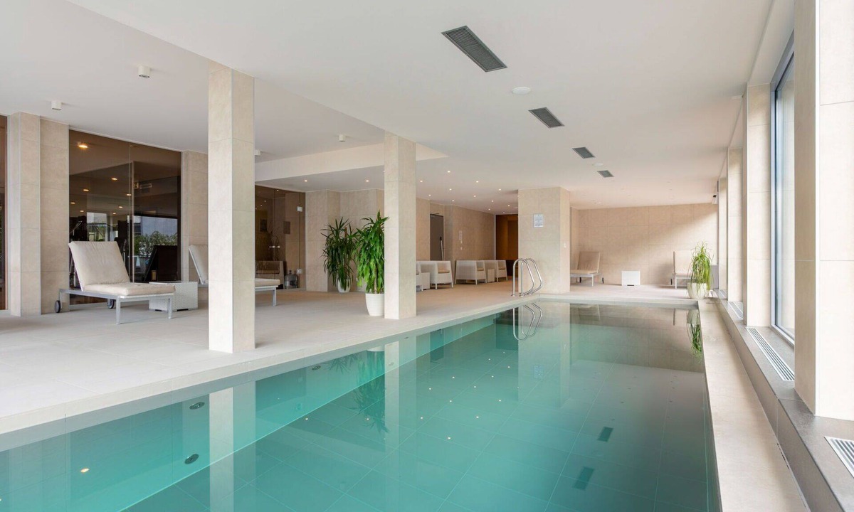 Montreux Apartment | Cosy apartment for 4 guests with hot tub, A/C, WIFI, pool, TV, balcony and panoramic view