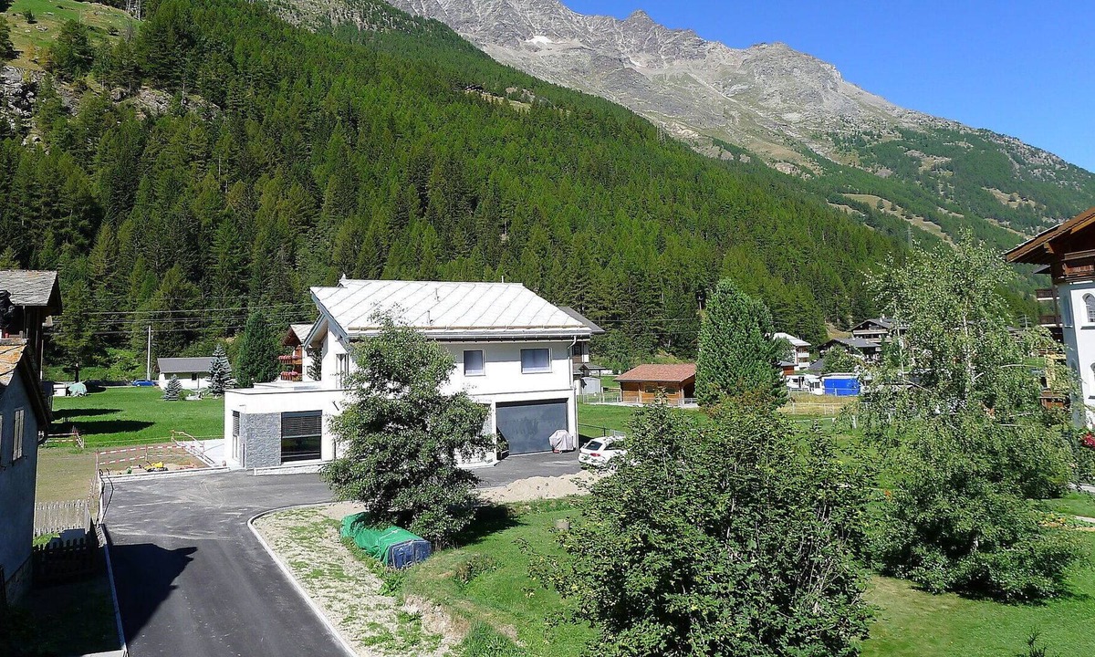 Saas-Balen Apartment | Cosy apartment for 4 people with WIFI, TV, balcony, pets allowed and parking