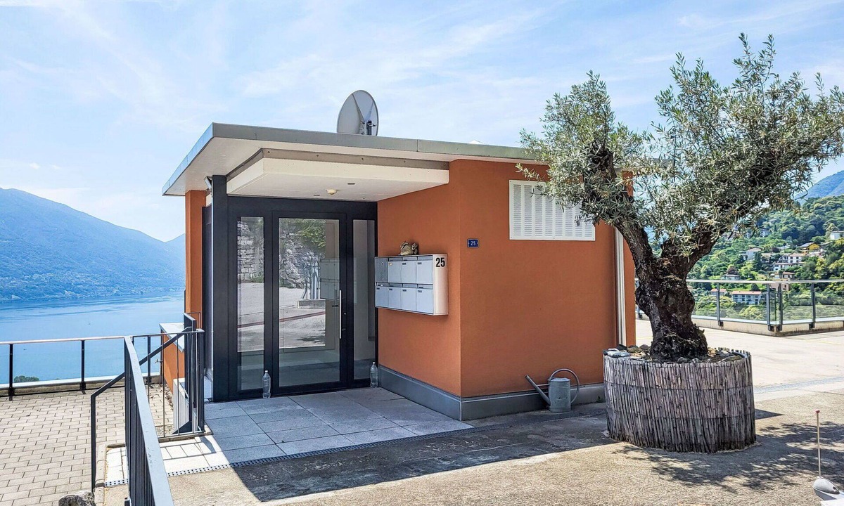 Gordola Apartment | Cosy apartment for 4 guests with WIFI, TV, patio, pets allowed and panoramic view