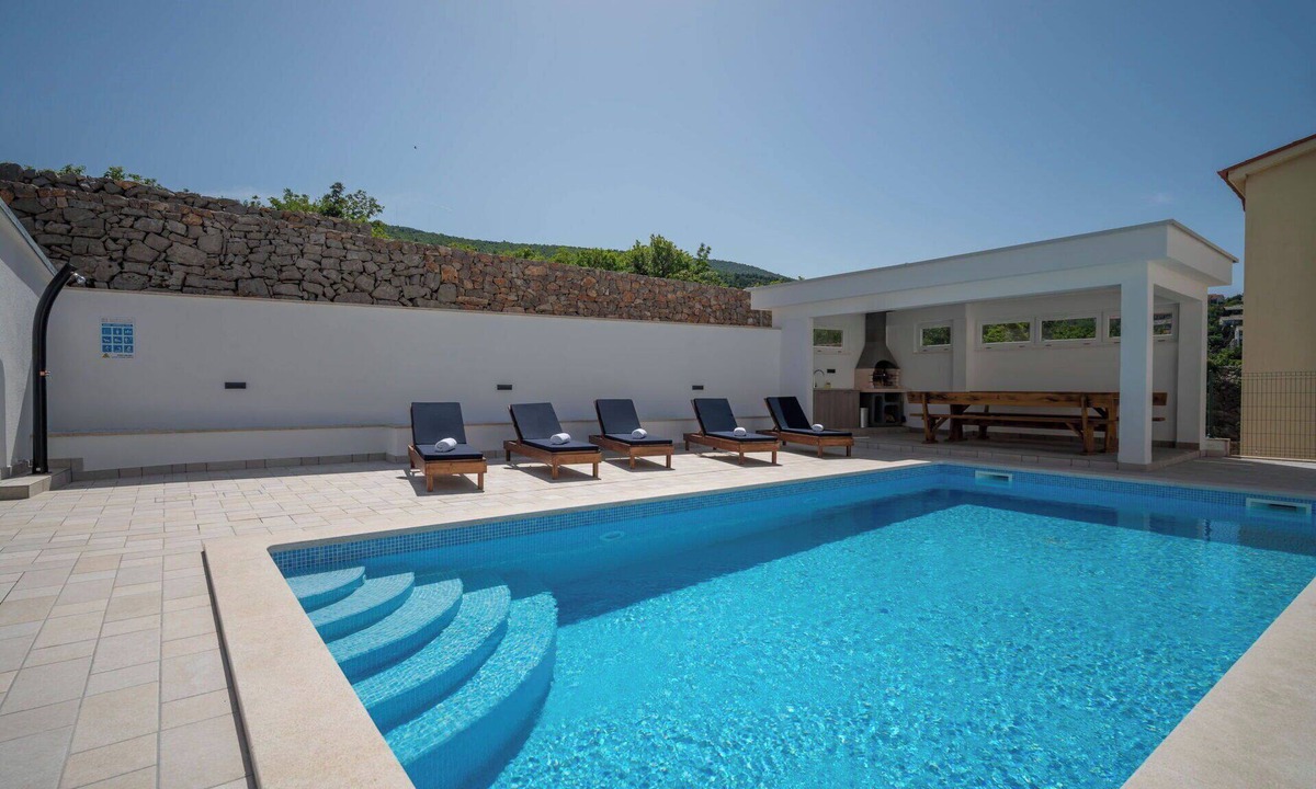 Klenovica Apartment | Cosy apartment for 4 guests with WIFI, A/C, pool, TV and terrace