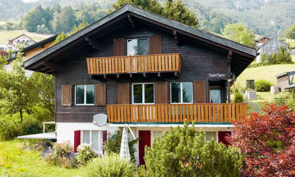 Amden Apartment | Cosy apartment for 4 people with WIFI, TV, balcony, pets allowed and parking