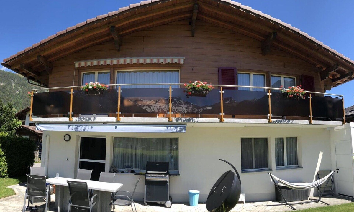 Adelboden Apartment | Cosy apartment for 4 people with WIFI, TV and balcony