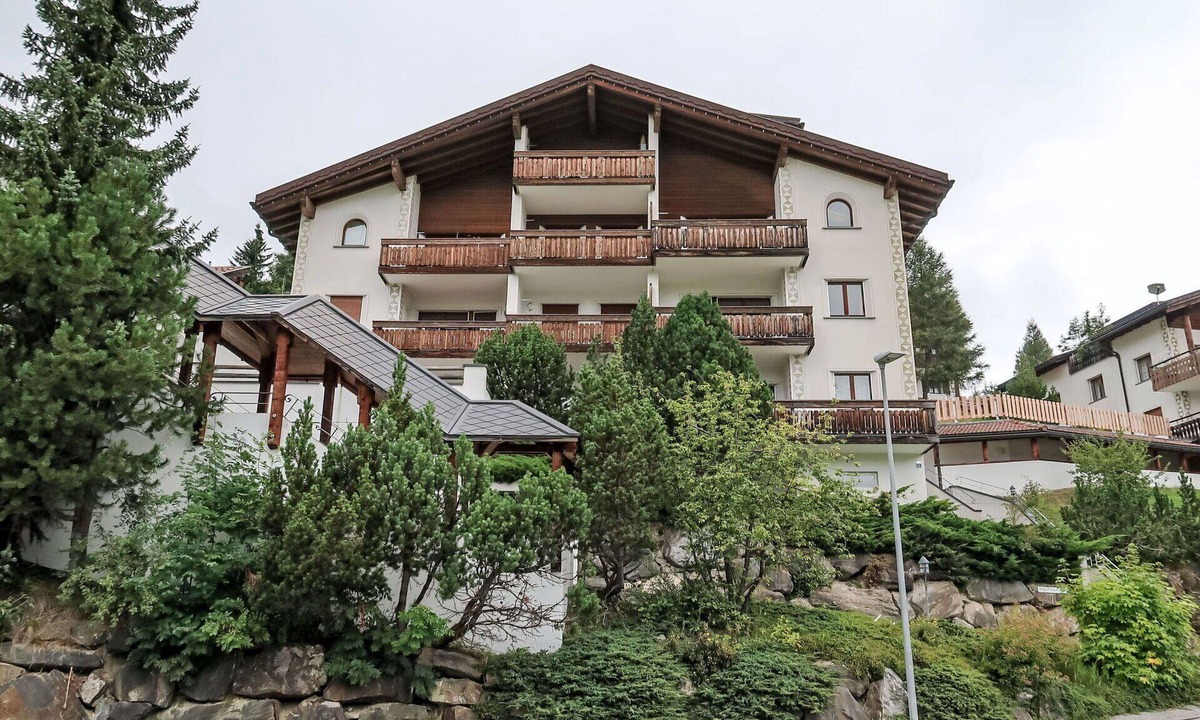 Salouf Apartment | Cosy apartment for 4 people with WIFI, pool, TV, balcony, pets allowed and panoramic view