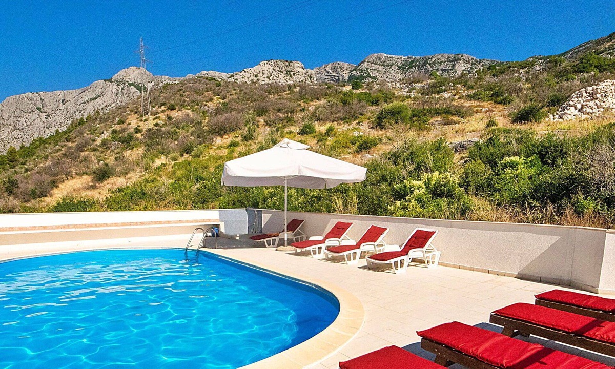 Stankovici Apartment | Cosy apartment for 4 people with WIFI, pool, A/C, terrace and pets allowed