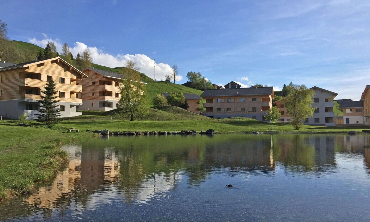 Tavanasa Apartment | Cosy apartment for 4 people with pool, WIFI, hot tub, TV, patio and panoramic view