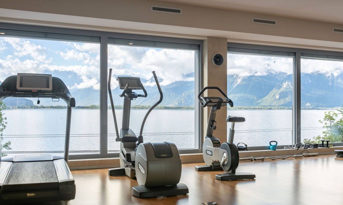 Montreux Apartment | Cosy apartment for 7 guests with pool, WIFI, A/C, TV, terrace and panoramic view