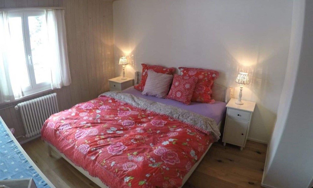 Saanenmoeser Apartment | Cosy apartment for 8 people with WIFI, TV and balcony