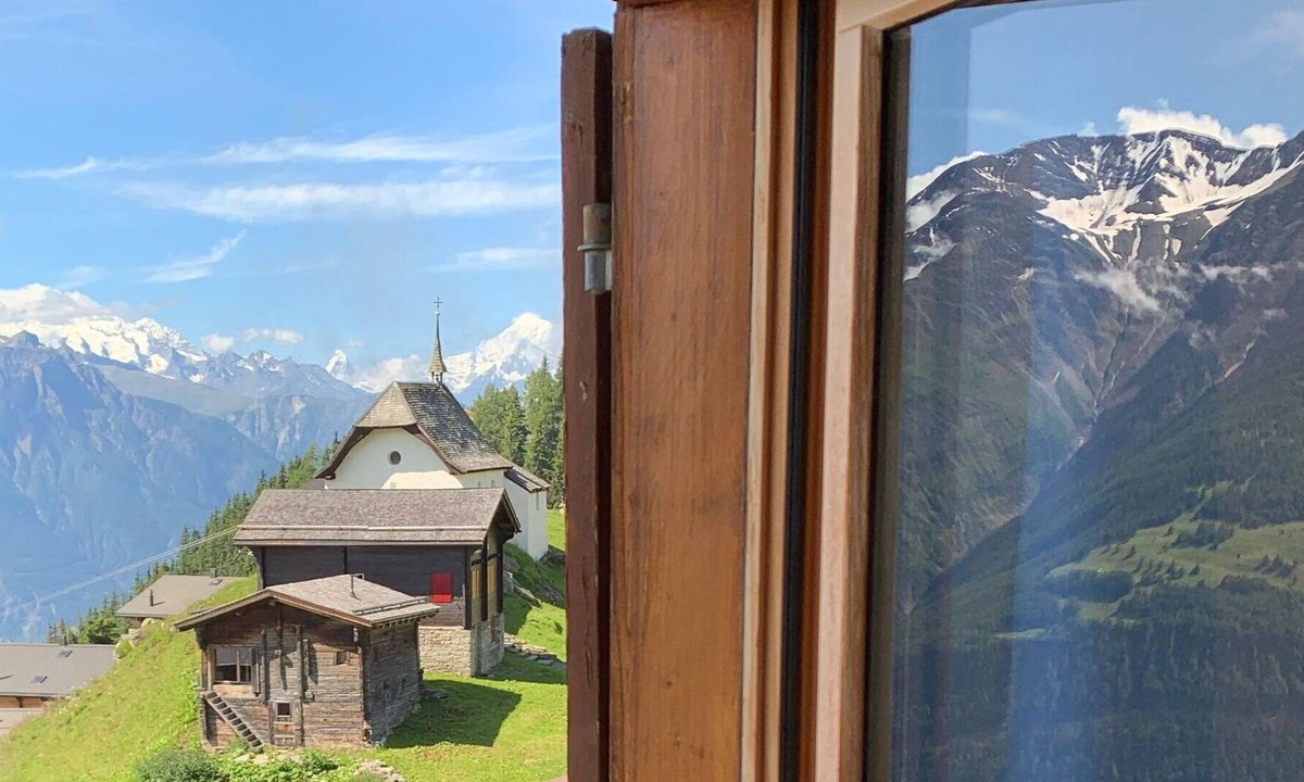 Bettmeralp Apartment | Cosy apartment for 4 guests with WIFI, TV and balcony