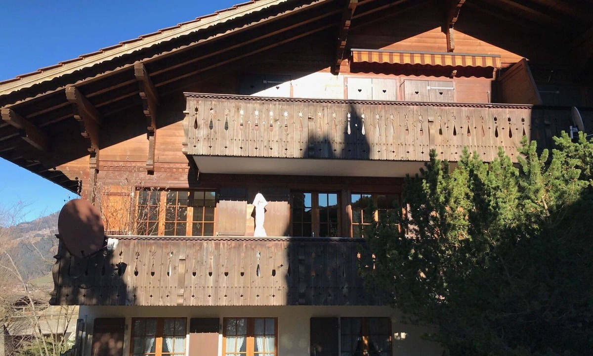 Zweisimmen Apartment | Cosy apartment for 4 guests with WIFI and balcony
