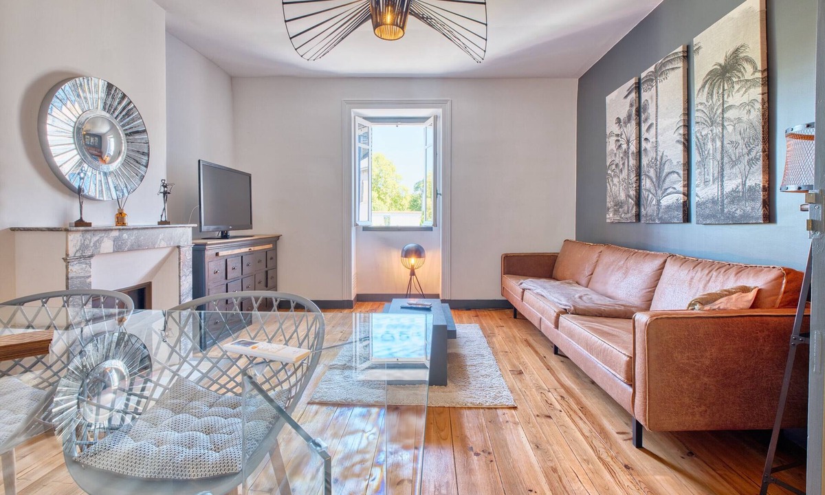 Eymet Apartment | Cosy Apartment in Eymet - Air Conditioned for 4 people - Trois Cles
