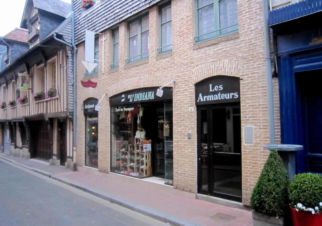 Honfleur Apartment | Cosy Apartment in Honfleur with a Private Garden