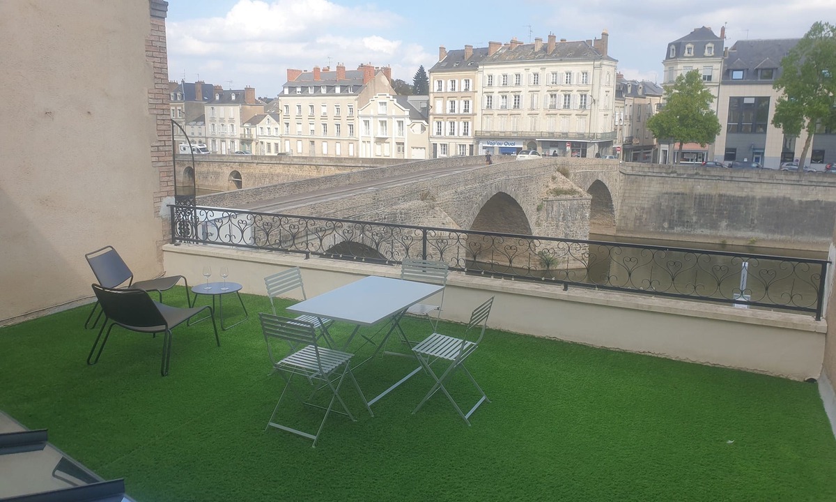 Laval Apartment | Cosy apartment overlooking the Mayenne river