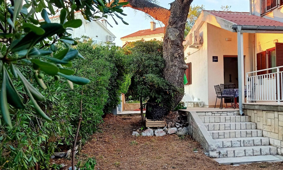 Kosljun Apartment | Cosy Apartment Rino , only 30m from the sea, island Pag