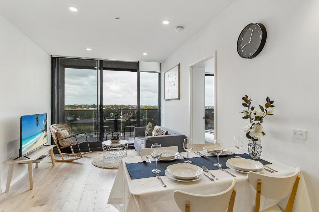 St Kilda Apartment | Cosy apartment walking distance from everything