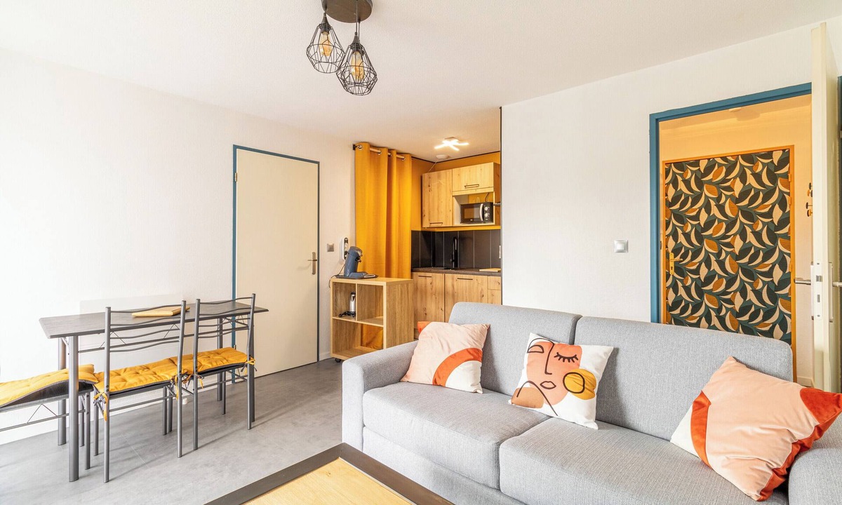 Lalande-Grand Selve Apartment | Cosy apartment with pool