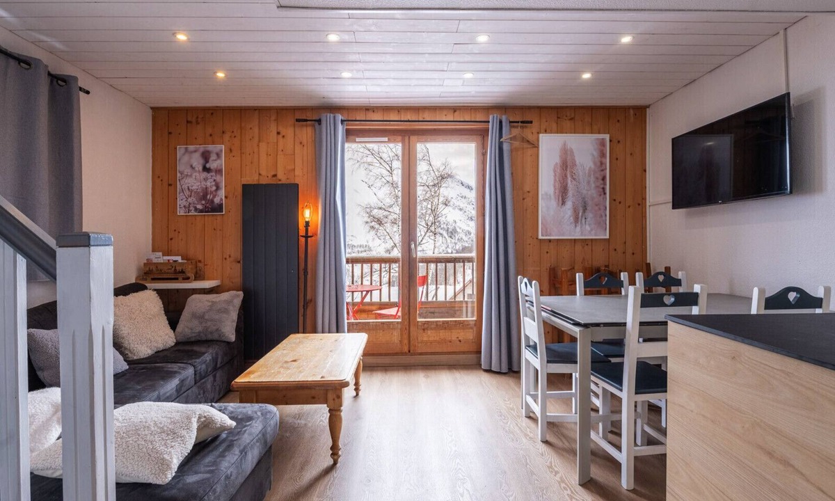 Saint-Sorlin-d'Arves Apartment | Cosy apt 8 ppl, mountain view, pool, parking