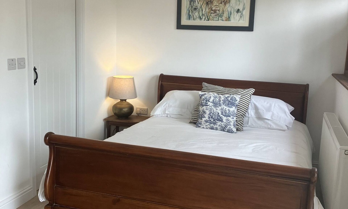 Watchet House | Cosy Barn with Courtyard Area