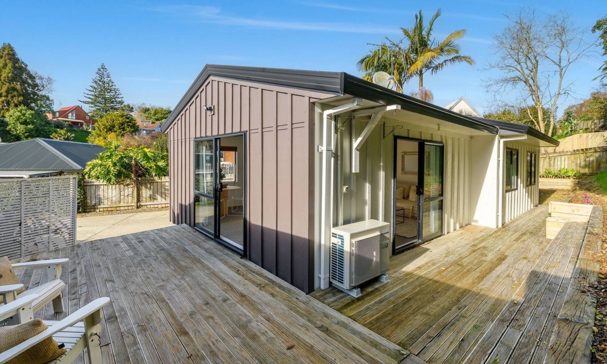 Tauranga House | "Cosy Board and Batten Home"
