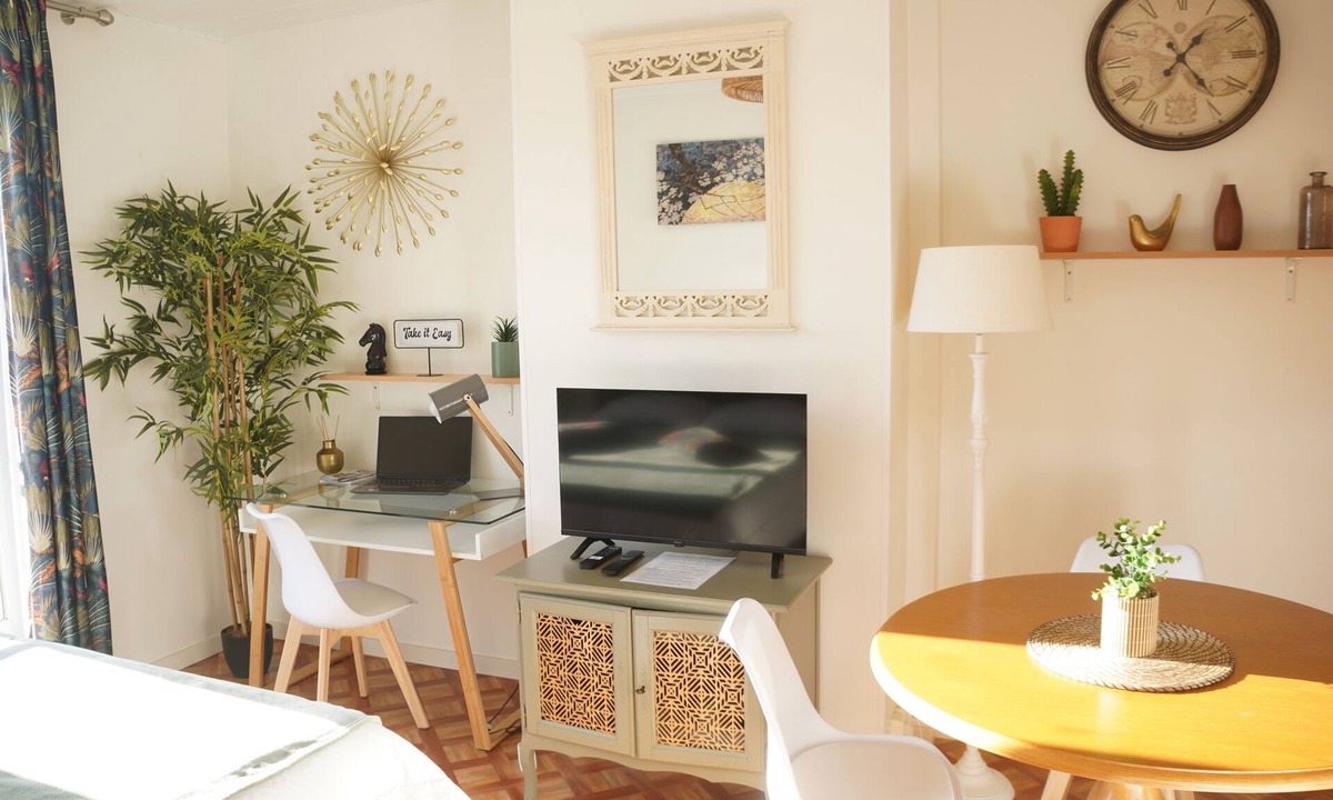 Sainte-Therese-Demi-Lune Apartment | Cosy bright studio Caen station near center