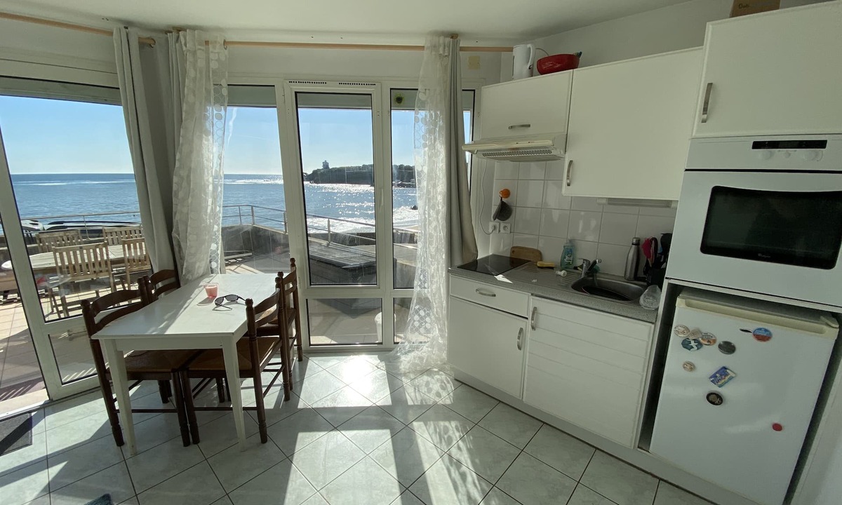 Le Pouldu Apartment | Cosy, bright waterfront apartment