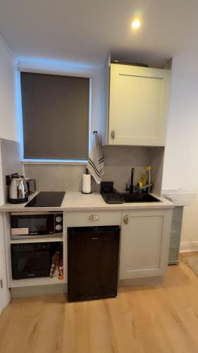 Frognal and Fitzjohns Apartment | Cosy central studio close to local attractions