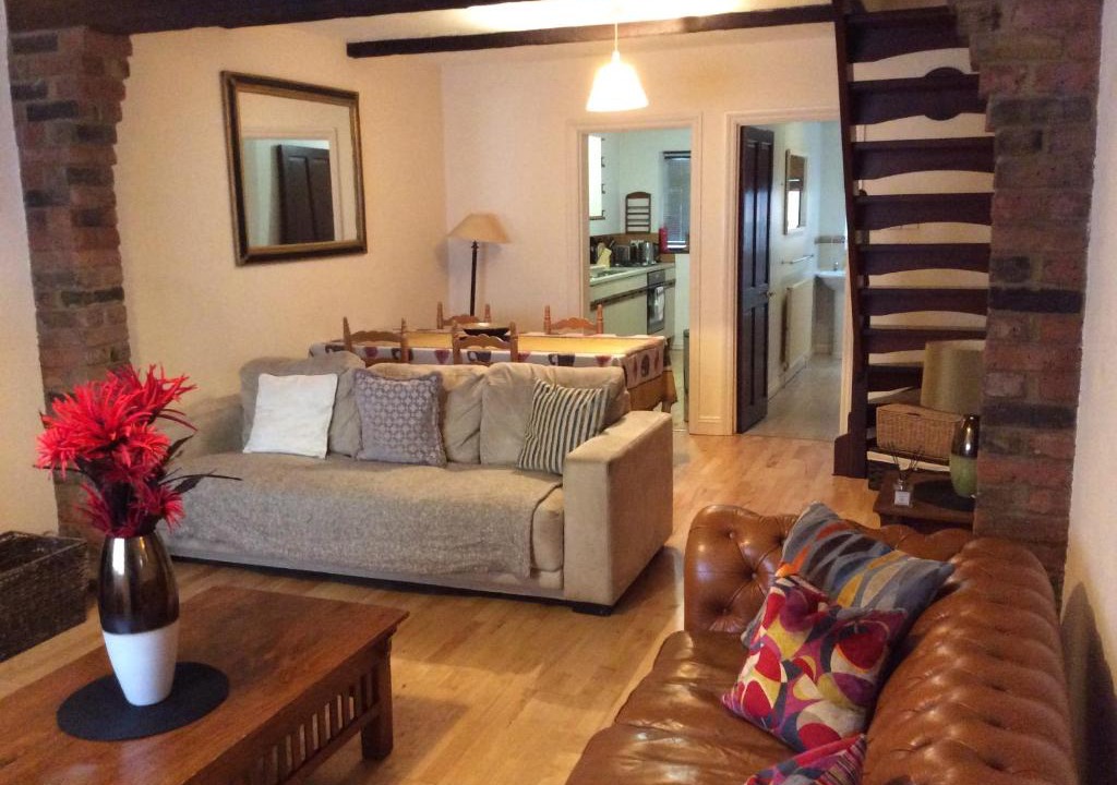 Windsor City Centre House | Cosy Central Windsor House Sleeps 4